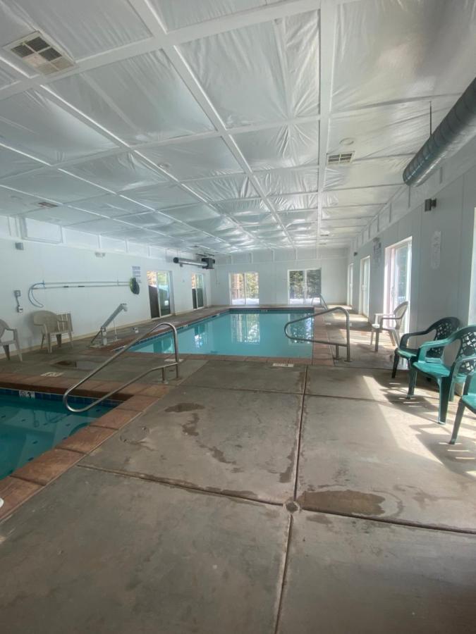 松林度假村房车公园酒店 Duck Creek Village 外观 照片